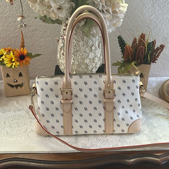 Dooney Bourke vintage 4 pc. MINT set monogram collectable bag  all accessories - Picture 4 of 13